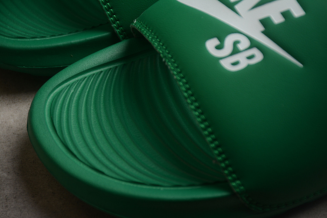 Nike [DR2018-300]-[VICTORI ONE SLIDE SB BENASSI LUCKY GREEN/LUCKY GREEN/WHITE]-[UNISEX:36-46] - Image 7