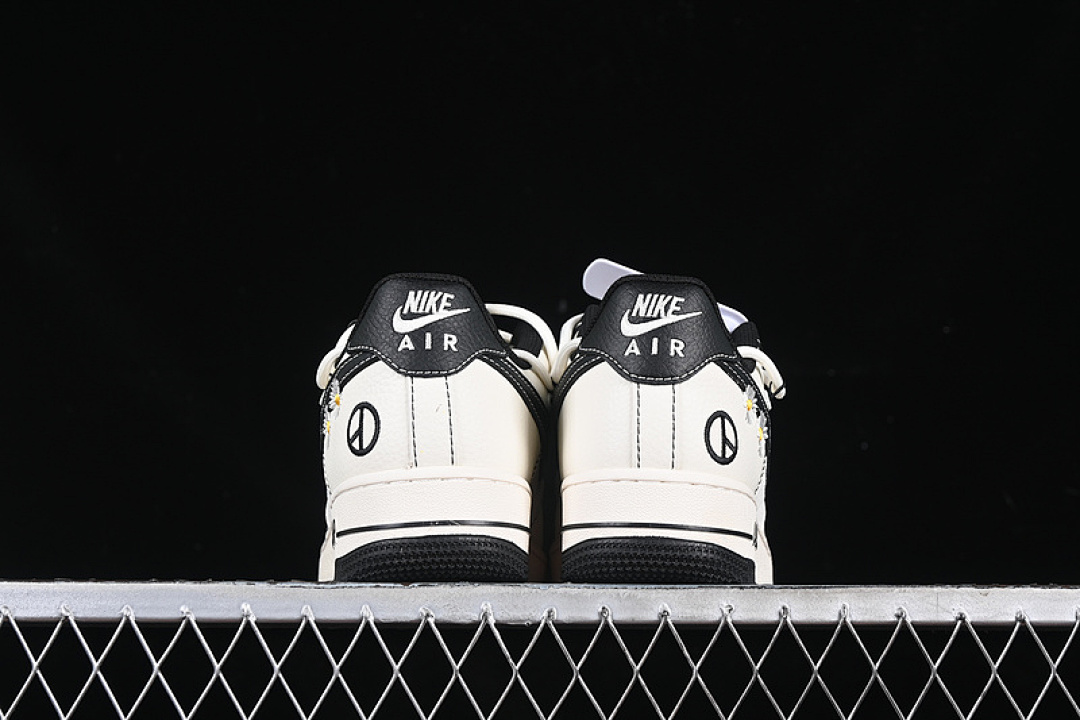 Nike [DM6688-012]-[AIR FORCE 1 07 LOW WHITE/BLACK]-[WOMAN:36-39]-[MAN:40-45] - Image 14