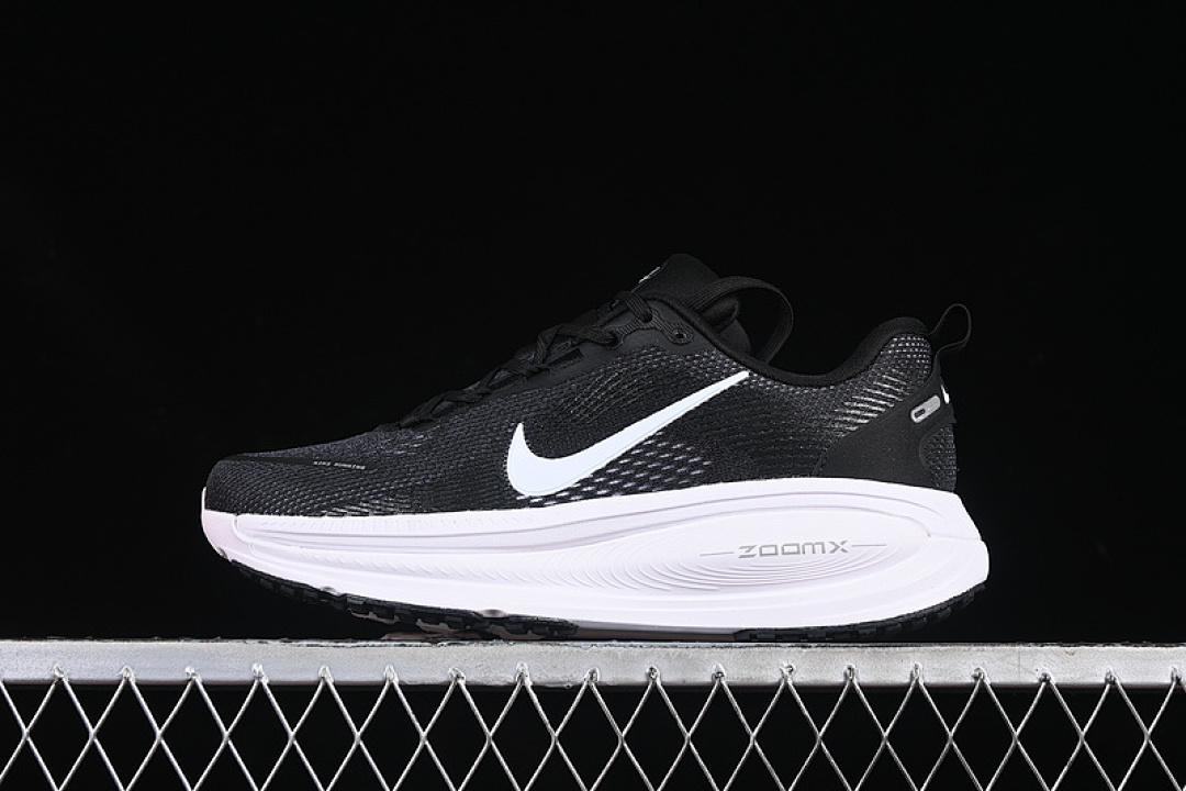 Nike Nike AIR ZOOM VOMERO 18 BLACK/WHITE · HM6803-007, photo 1