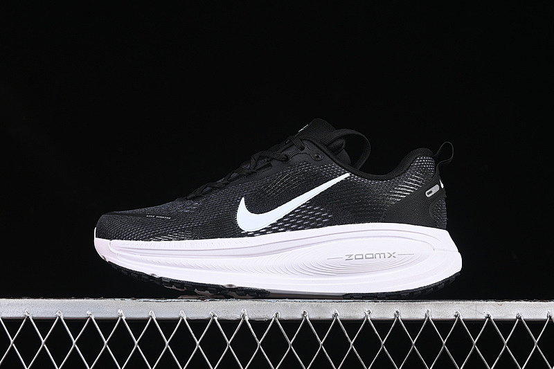 Nike Nike AIR ZOOM VOMERO 18 BLACK/WHITE · HM6803-007, photo 1
