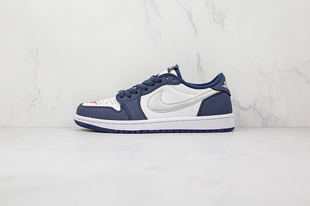 Jordan [CJ7891-400]-[ERIC KOSTON X AIR JORDAN 1 LOW SB MIDNIGHT NAVY/WHITE-EMBER GLOW-METALLIC (SILVER]), photo 1