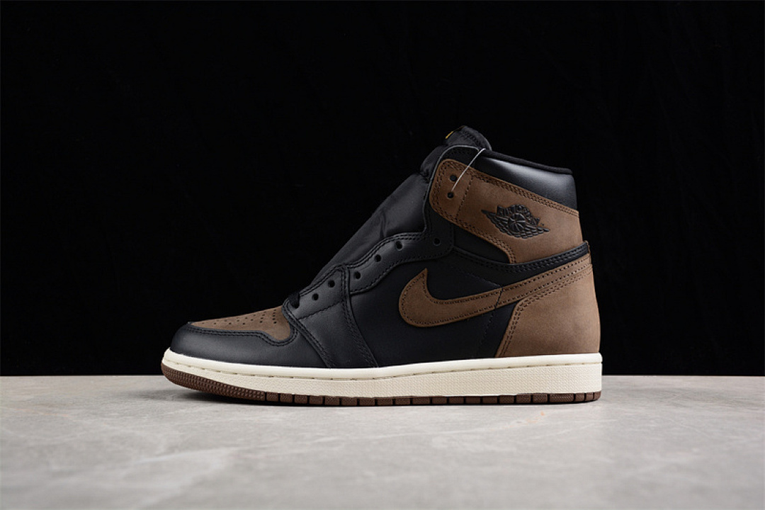 Jordan AIR Jordan 1 RETRO HIGH BLACK/METALLIC GOLD/PALOMINO/SAIL · DZ5485-020, photo 1