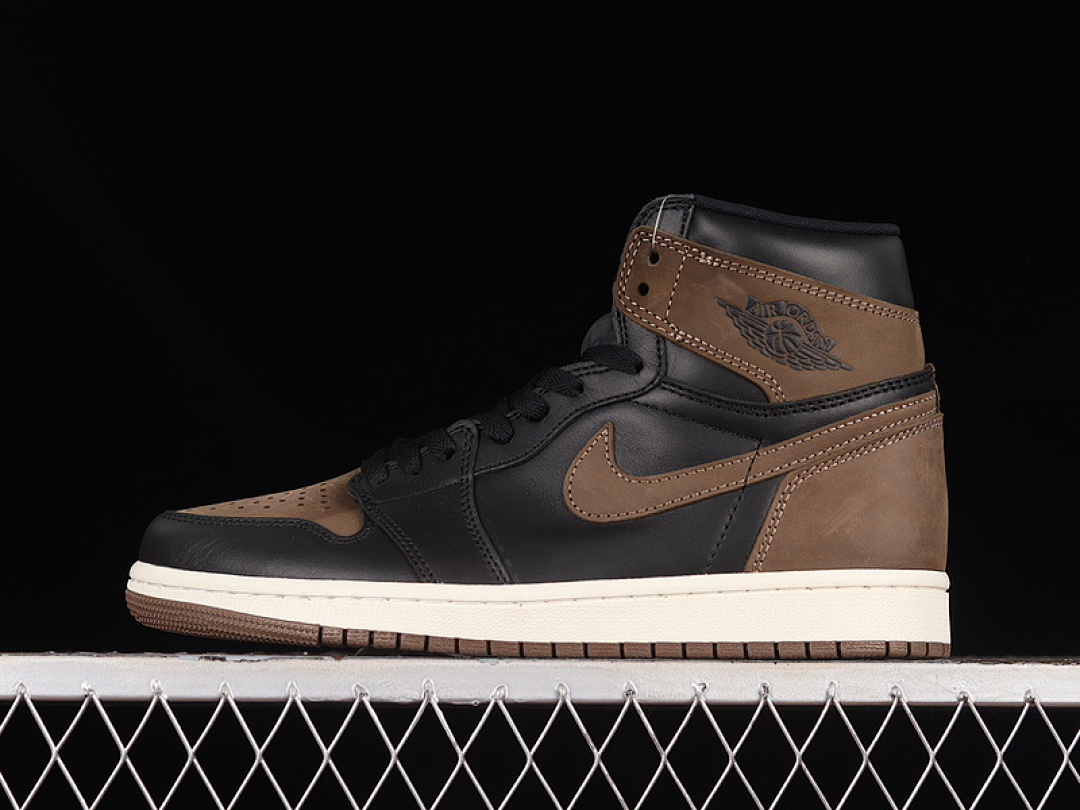 Jordan AIR Jordan 1 RETRO HIGH BLACK/METALLIC GOLD/PALOMINO/SAIL · DZ5485-020, photo 1