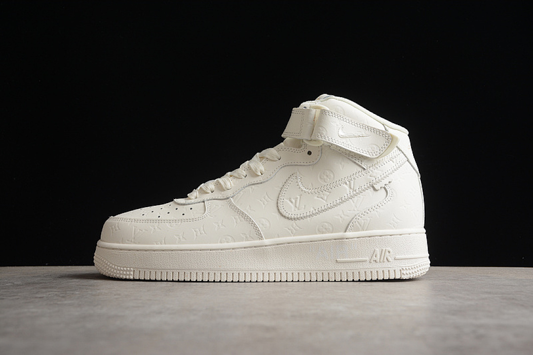 Nike Nike AIR FORCE 1 LOW 07 X L*V WHITE/WHITE/WHITE · 1A9V8Z, photo 1