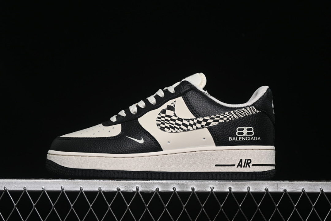 Nike Nike AIR FORCE 1 07 LOW WHITE/BLACK · HJ3318-003, photo 1