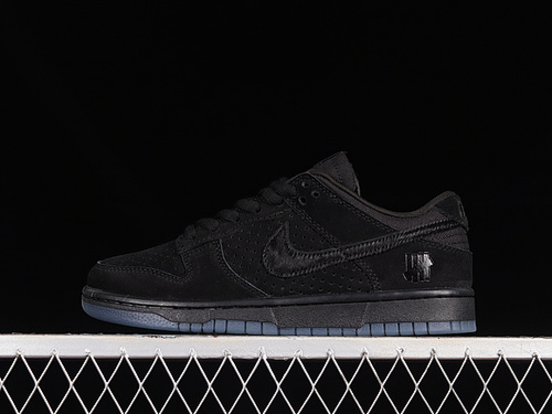 Undefeated [DO9329-001]-[UNDEFEATED SB DUNK LOW BLACK/BLACK/BLACK]-[WOMAN:36-40], photo 1