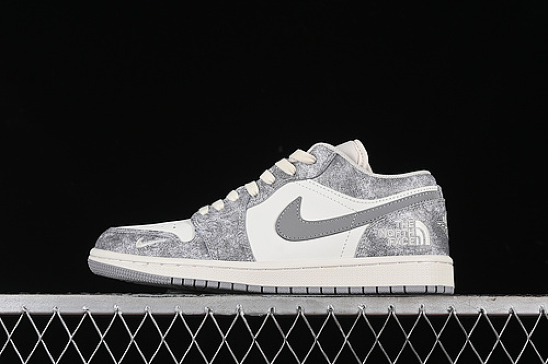 Jordan [DC2024-023]-[AIR JORDAN 1 LOW WHITE/GREY]-[WOMAN:36-39]-[MAN:40-45], photo 1