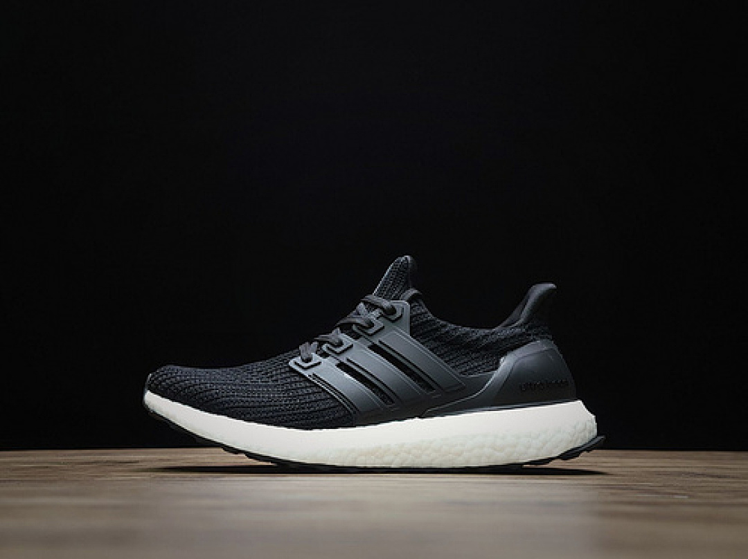 ULTRABOOST 4.0 SHOES CORE BLACK/CORE BLACK/CLOUD WHITE · BB6166, photo 1