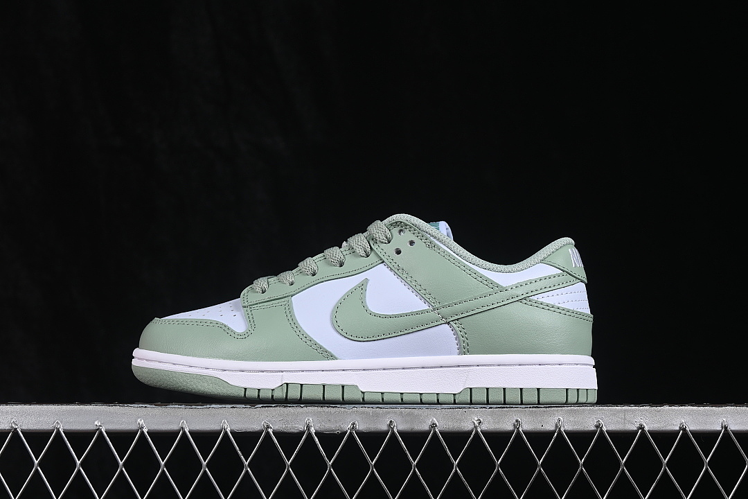 Nike Nike [IM6572-002]-[DUNK LOW FOOTBALL GREY/STEAM/WHITE]-[WOMAN:35.5-39]-[MAN:40-42], photo 1