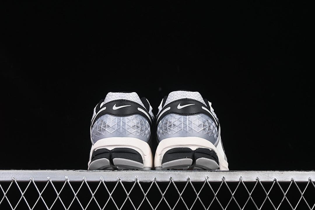 Nike [HQ1182-001]-[AIR ZOOM VOMERO 5 PHOTON DUST/PHANTOM/BLACK]-[WOMAN:36-39]-[MAN:40-46] - Image 14