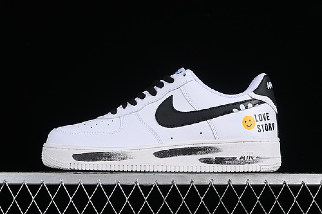 Nike Nike AIR FORCE 1 07 LOW WHITE/BLACK/GOLD · DD5220-176, photo 1