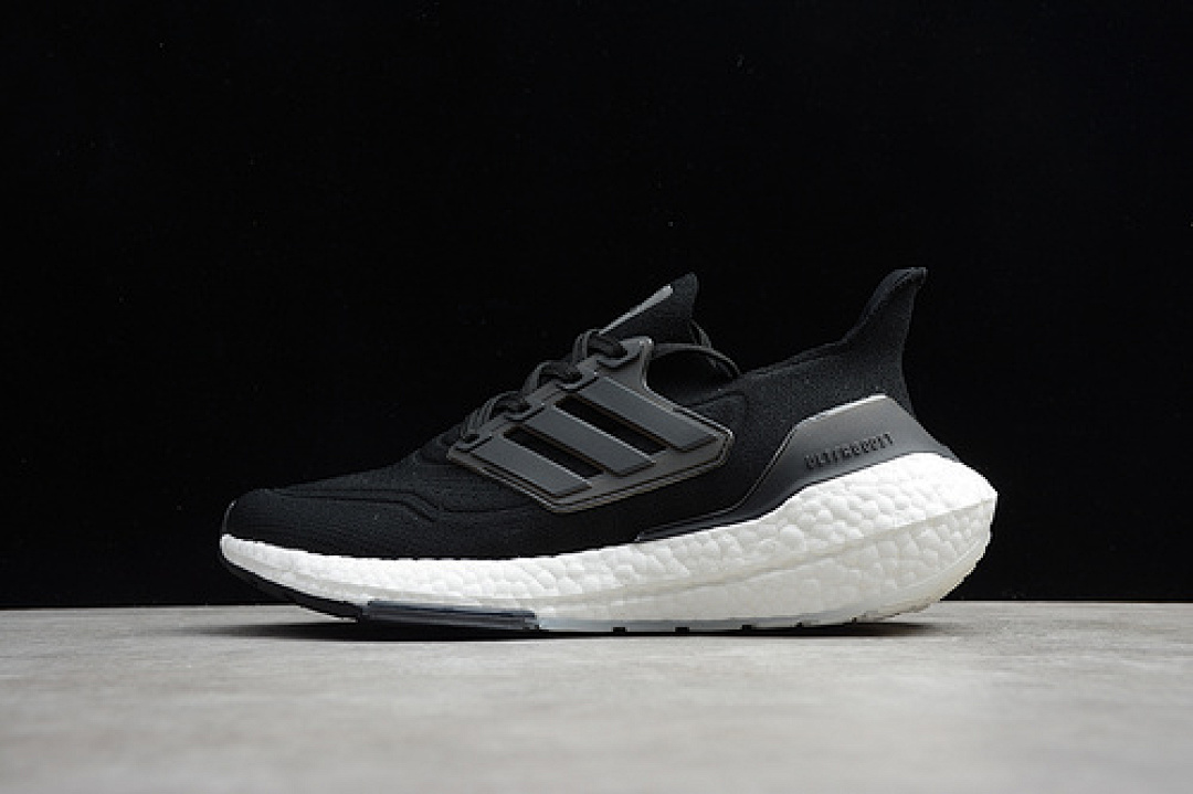 ULTRABOOST 21 SHOES CORE BLACK/CORE BLACK/CLOUD WHITE · FY0402, photo 1