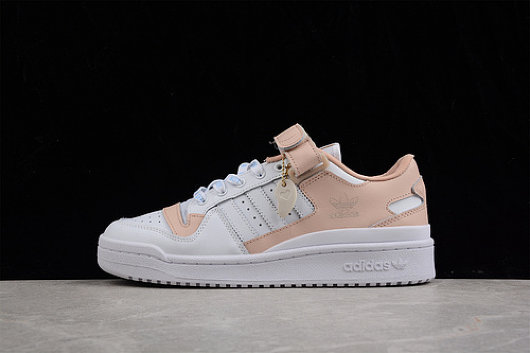 Unbranded [GW0569]-[FORUM 84 LOW CLOUD WHITE/PINK/CLOUD WHITE]-[WOMAN:36-39]-[MAN:40-45], photo 1
