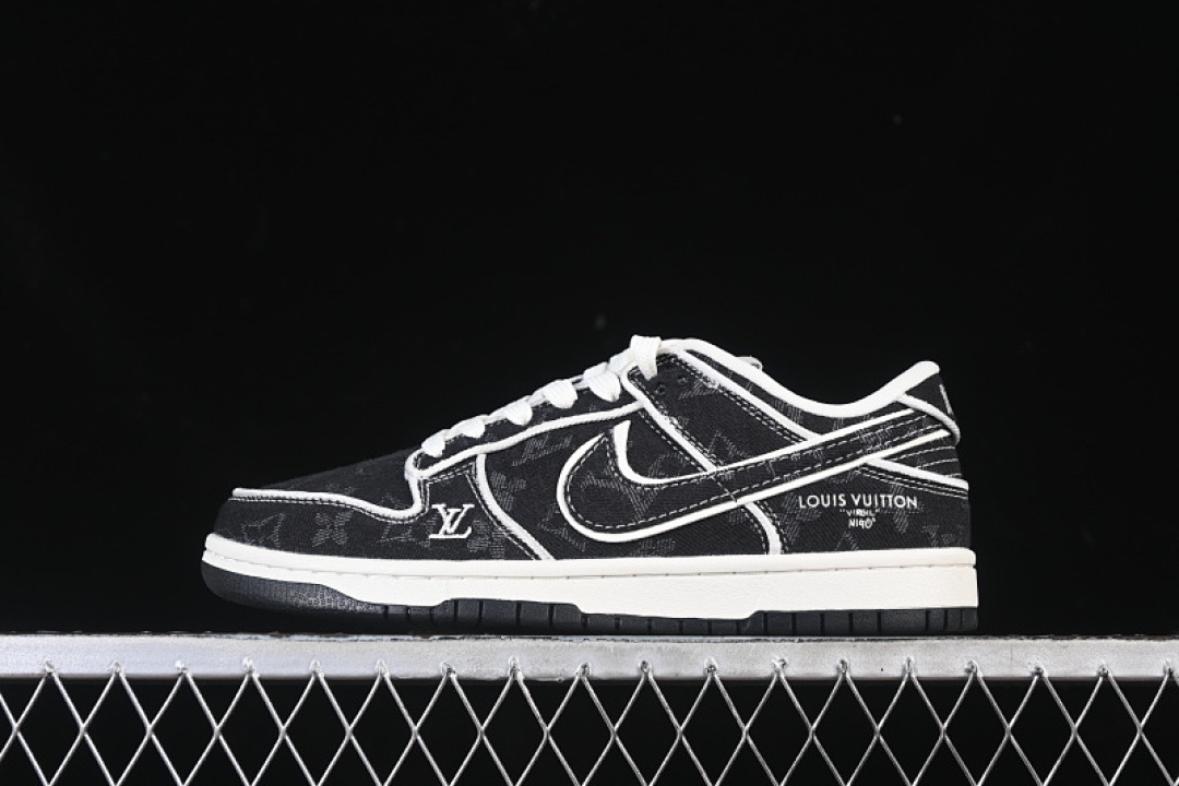 Unbranded [SC0601-467]-[SB DUNK LOW BLACK/WHITE]-[WOMAN:36-39]-[MAN:40-45], photo 1