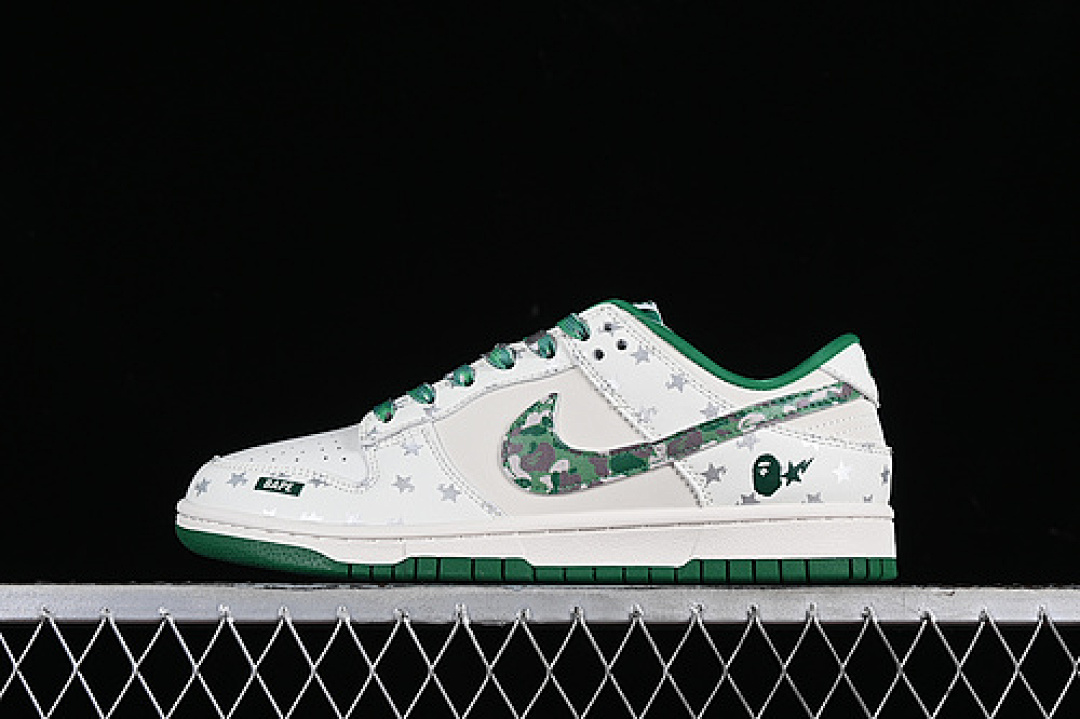 Bape [DQ1098-349]-[SB DUNK LOW BAPE OFF WHITE/GREEN]-[WOMAN:36-39]-[MAN:40-45], photo 1
