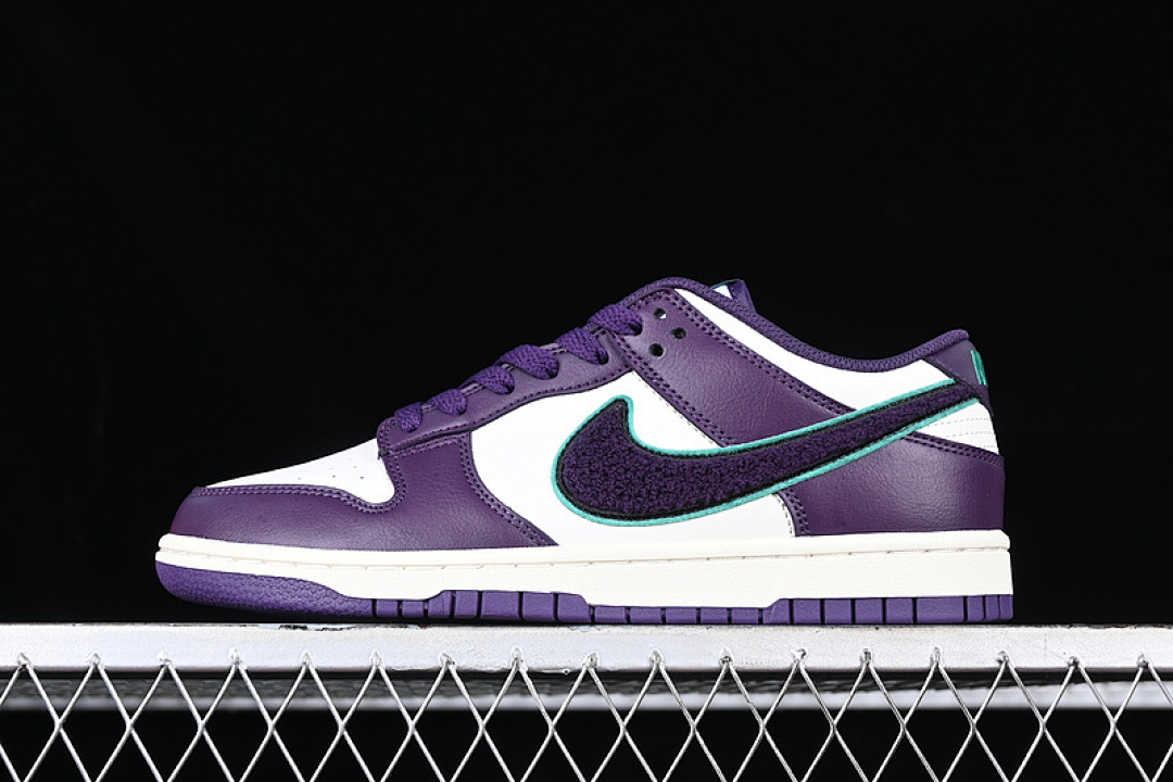 Purple [DQ7683-100]-[DUNK LOW CHENILLE SWOOSH SAIL/NEPTUNE GREEN/GRAND PURPLE/GRAND (PURPLE]), photo 1