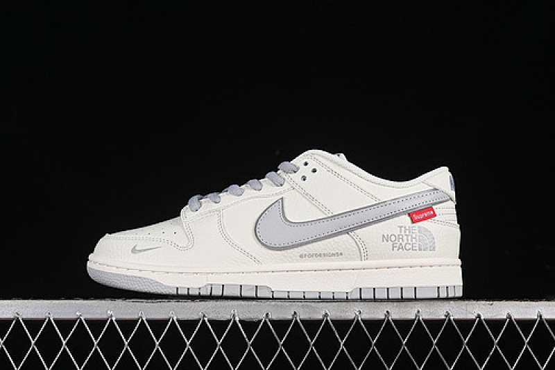 Supreme Nike SB DUNK LOW SUPREME X THE NORTH FACE WHITE/GREY · BM0234-502, photo 1