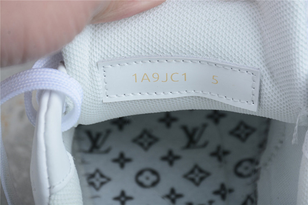 Louis Vuitton [65PIOO201]-[L*V TRAIL SNEAKERS WHITE/WHITE/MULTI-COLOR]-[MAN:38-45] - Image 3