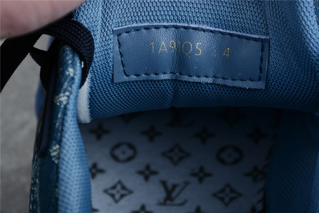 Louis Vuitton [L*V TRAIL SNEAKERS BLACK/BLACK/NAVY BLUE]-[MAN:38-45] - Image 3