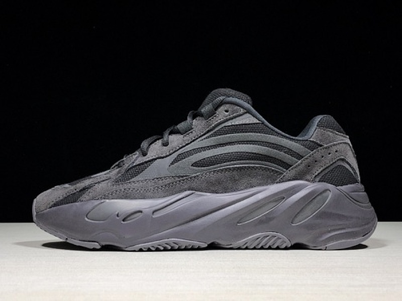 On Running Adidas YEEZY BOOST 700 V2 SHOES VANTA VANTA/VANTA · FU6684, photo 1