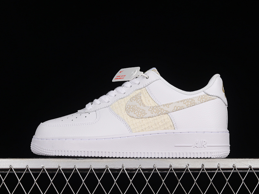 Nike Nike AIR FORCE 1 LOW 07 SE FLOWER SWOOSH WHITE/MULTI-COLOR/SAIL · DO9458-100, photo 1