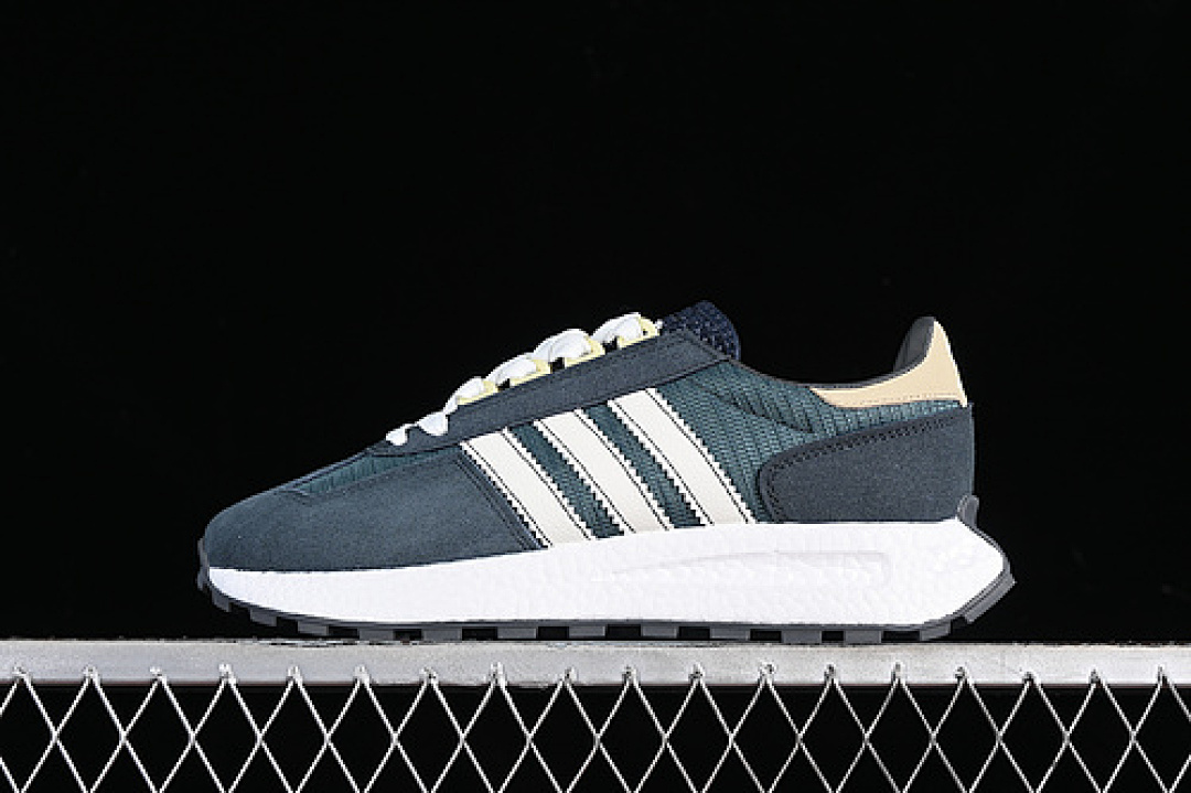 Unbranded [HQ6460]-[RETROPY E5 WHITE/BLUE/GREEN]-[WOMAN:36-39]-[MAN:40-45], photo 1