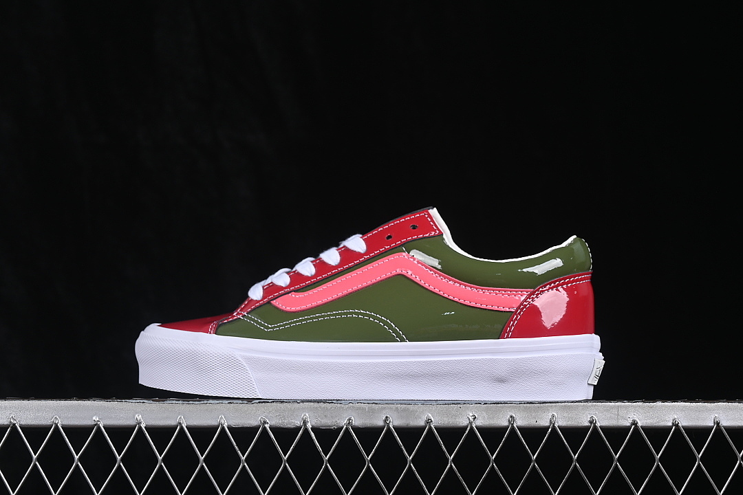 OLD SKOOL LOW-TOP CASUAL SKATE SHOES GREEN/RED/PINK · VN000E8VCCZ, photo 1