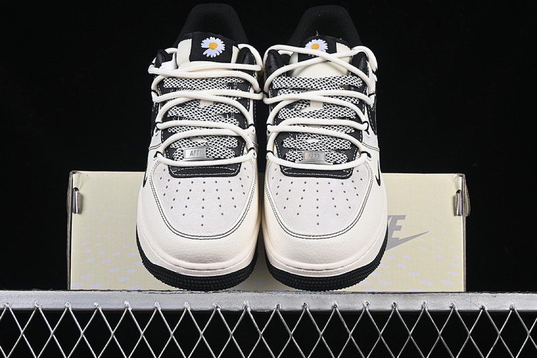 Nike [DM6688-012]-[AIR FORCE 1 07 LOW WHITE/BLACK]-[WOMAN:36-39]-[MAN:40-45] - Image 12
