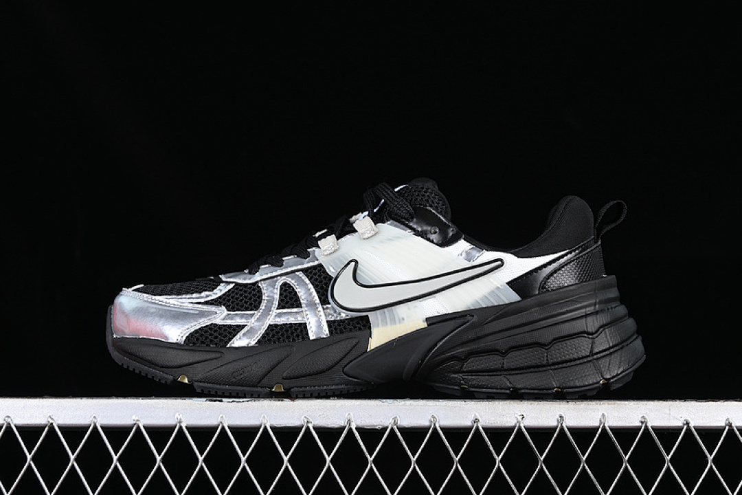Unbranded [FD0736-301]-[V2K RUNTEKK 3XL WHITE/BLACK/SILVER]-[WOMAN:36-39]-[MAN:40-45], photo 1