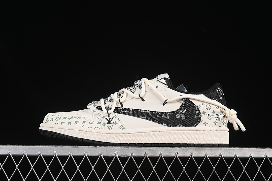 Jordan TRAVIS SCOTT X FRAGMENT DESIGN AIR Jordan 1 LOW OG SP WHITE/GREY/BLACK · YX5066-325, photo 1