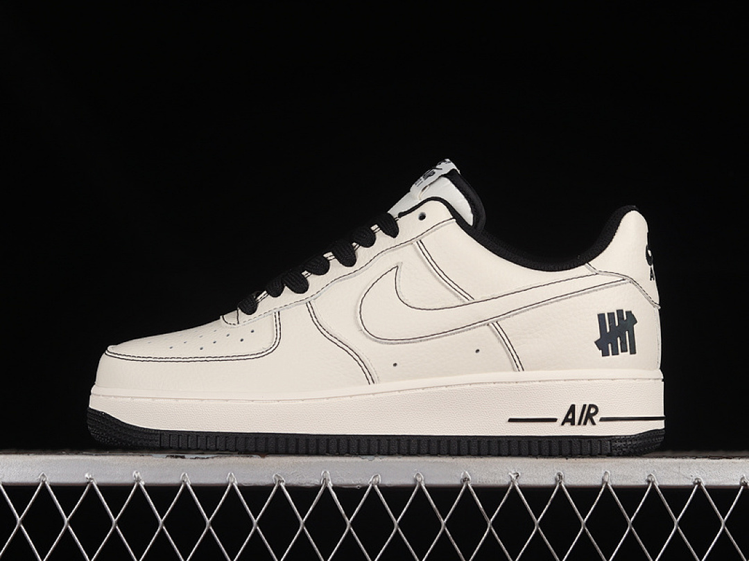 Nike Nike Undefeated AIR FORCE 1 07 LOW OFF WHITE/BLACK · UN1988-111, photo 1