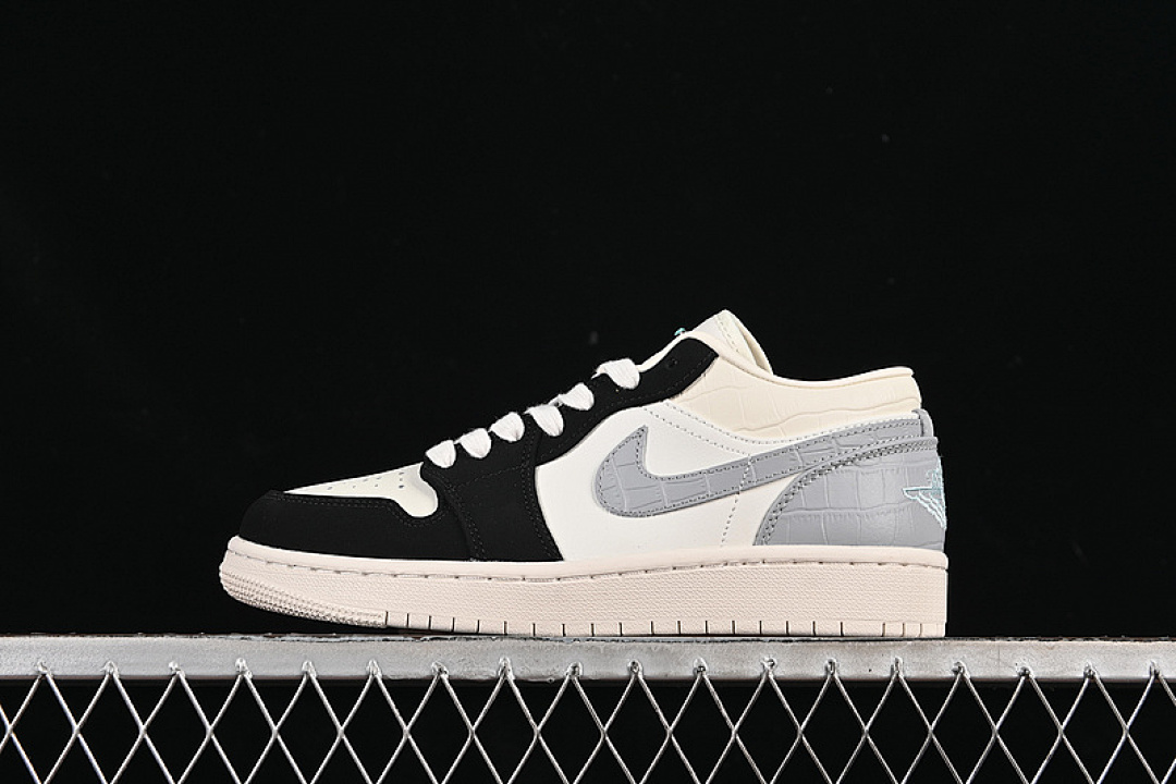 Jordan AIR Jordan 1 LOW WHITE/BLACK/GREY · IO2242-101, photo 1