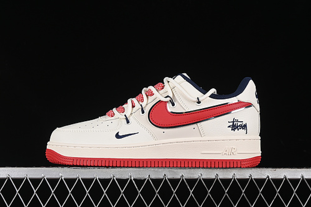 Nike Nike AIR FORCE 1 07 LOW OFF WHITE/RED · SJ1198-300, photo 1