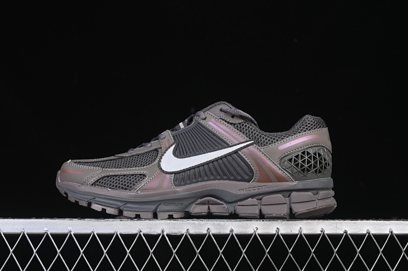 Nike Nike ZOOM VOMERO 5 GREY/WHITE · HF5493-201, photo 1