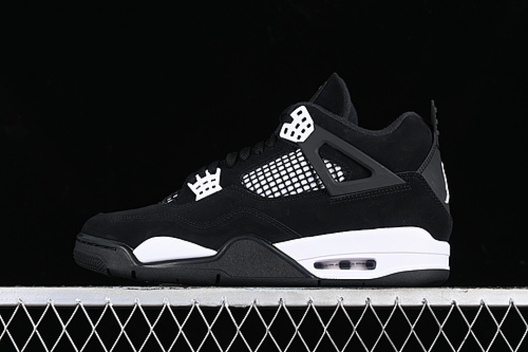 Jordan AIR Jordan 4 RETRO WHITE THUNDER BLACK/WHITE/BLACK · FQ8138-001, photo 1