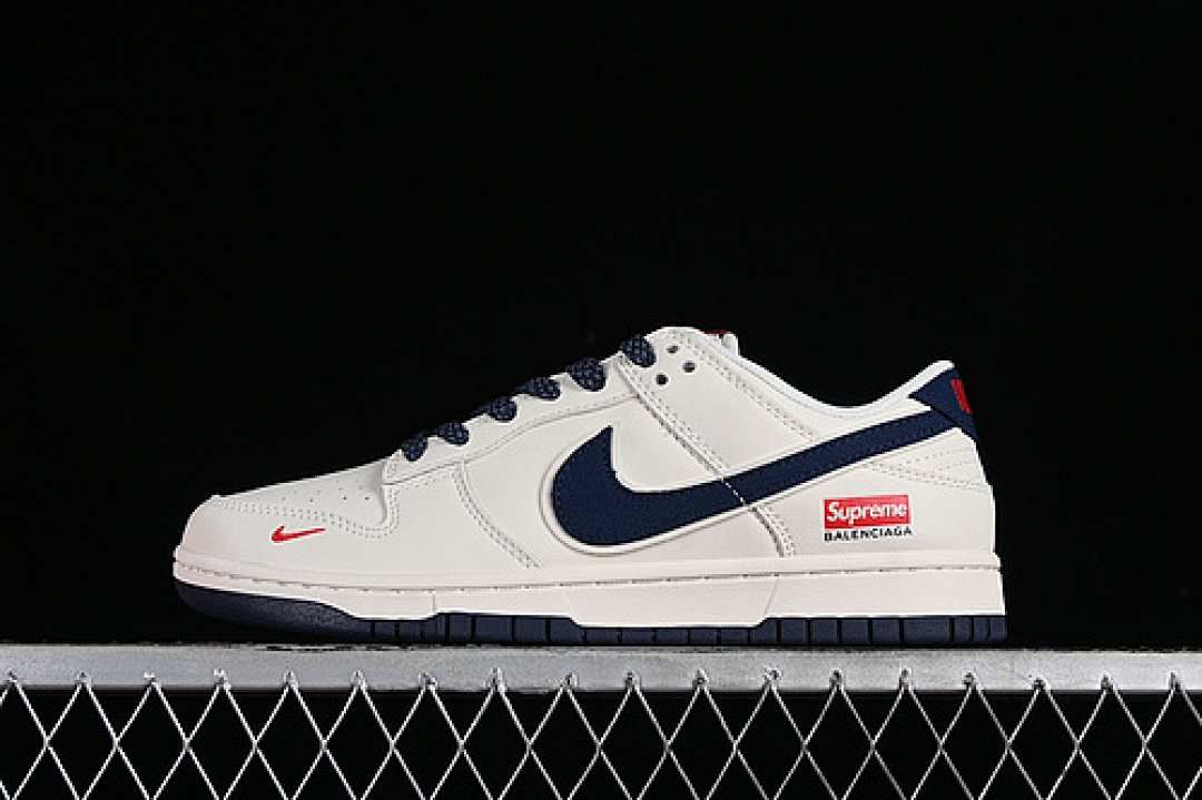 Supreme Nike SUPREME SB DUNK LOW OFF WHITE/BLUE · XX2025-310, photo 1