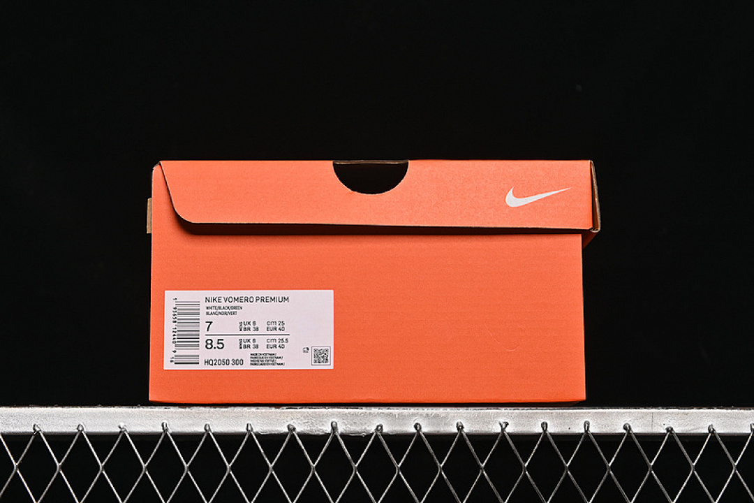 Nike [HQ2050-300]-[AIR ZOOM VOMERO PREMIUM WHITE/BLACK/GREEN]-[WOMAN:36-39]-[MAN:40-45] - Image 12