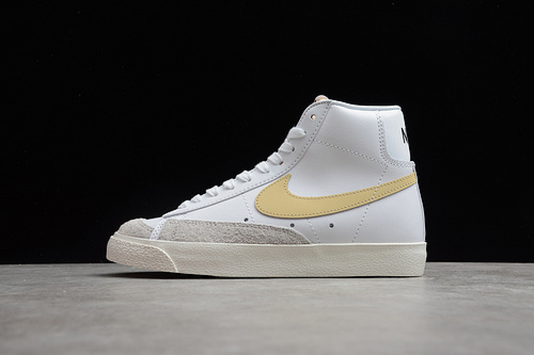 Unbranded [CZ1055-109]-[SB BLAZER MID '77 VINTAGE WHITE/WHITE/GOLD]-[WOMAN:36-39], photo 1