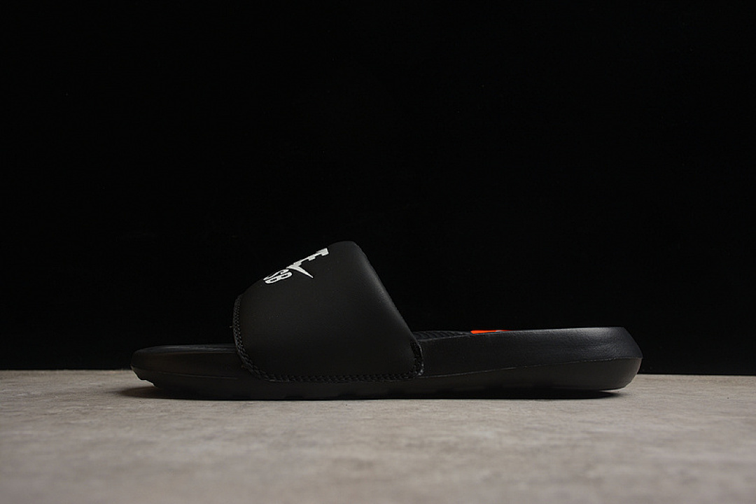 Nike Nike VICTORI ONE SLIDE SB BENASSI BLACK/BLACK/WHITE · DR2018-001, photo 1