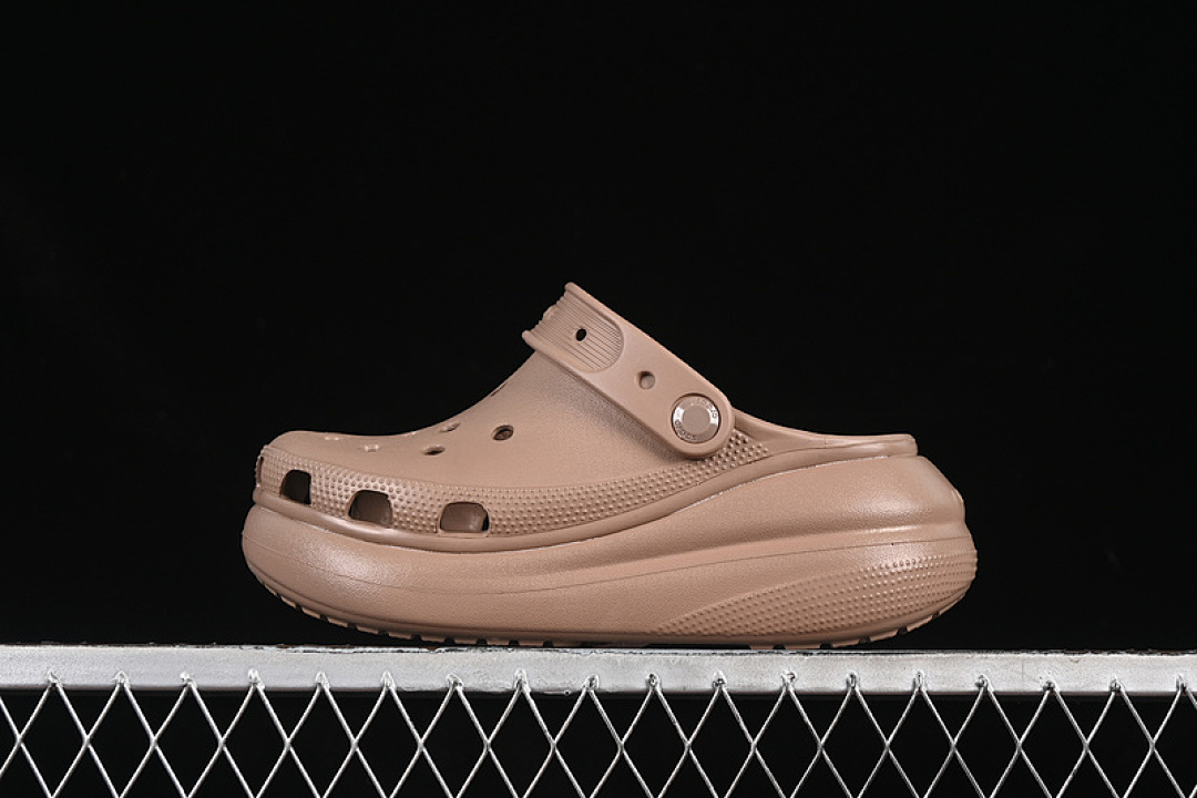 Crocs Crocs [ A CLASSIC SUMMER DUAL-PURPOSE BEACH CAVE SHOE BROWN]-[WOMAN:34-40], photo 1