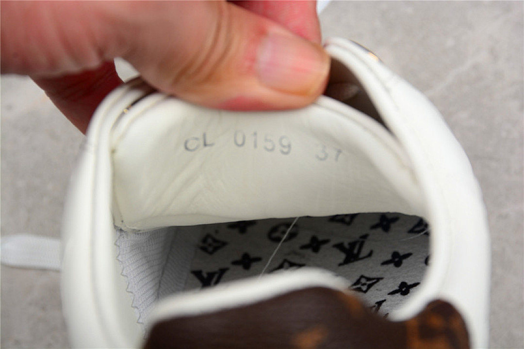 Louis Vuitton [L*V RIVOLI SNEAKERS WHITE/WHITE/BLACK]-[WOMAN:35-39] - Image 4