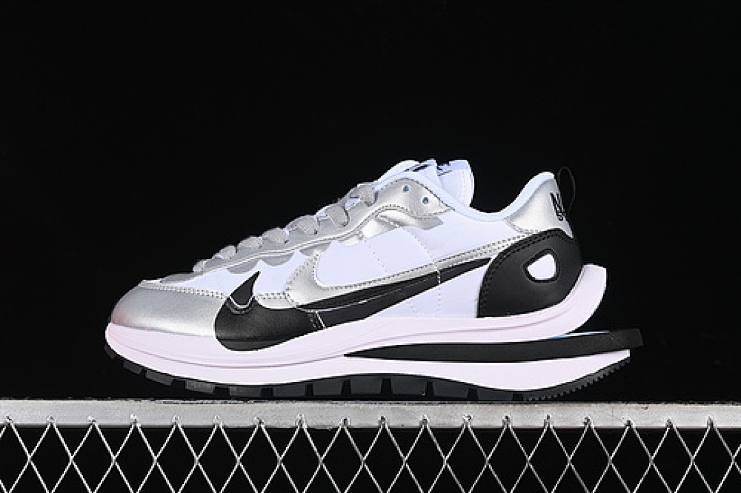 Sacai [DD1875-201]-[SACAI VAPORWAFFLE 3.0 WHITE/BLKACK/SILVER]-[WOMAN:36-39]-[MAN:40-47.5], photo 1