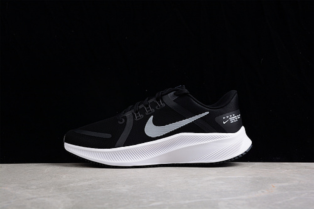 QUEST 4 RUNNING SHOES BLACK/WHITE/DARK-GRAY · DA1105-006, photo 1