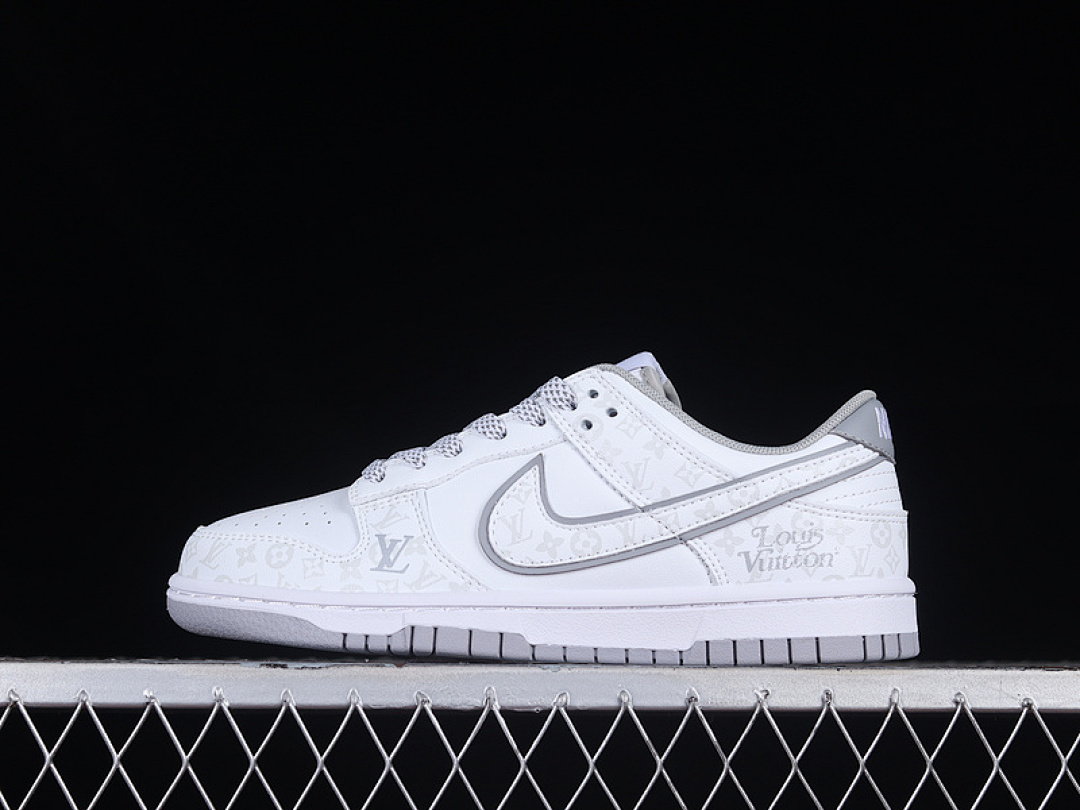 Unbranded [XD6188-004]-[AIR FORCE 1 07 LOW WHITE/BLACK]-[WOMAN:36-39]-[MAN:40-45], photo 1