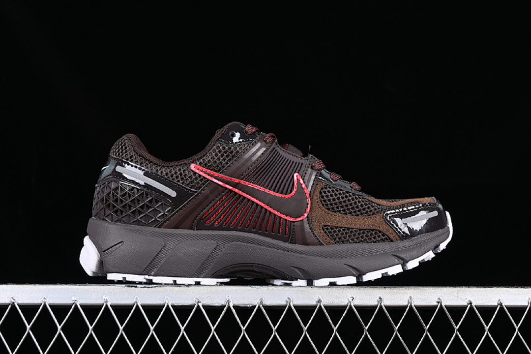 Nike [FN3420-200]-[ZOOM VOMERO 5 MS WHITE/BLACK/RED]-[WOMAN:36-39]-[MAN:40-45] - Image 16