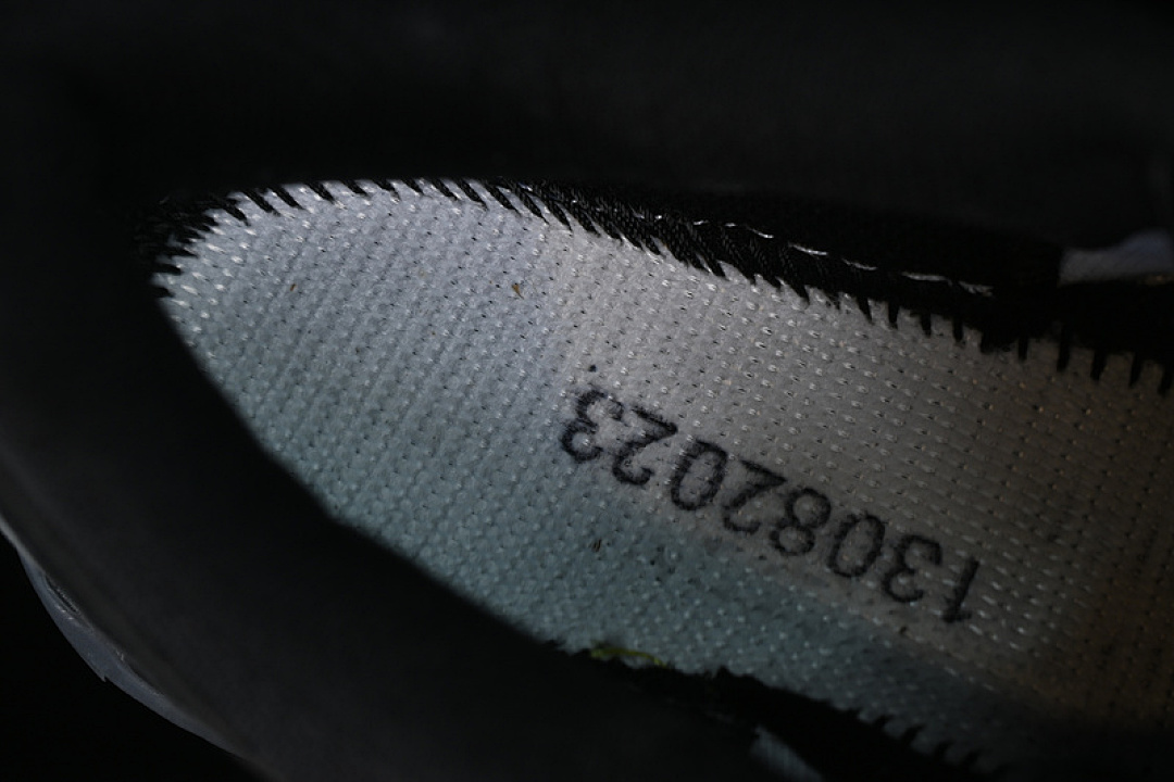 On Running [473616-28]-[XT QUEST MOUNTAIN OUTDOOR OFF ROADING DARK GRAY/BLACK]-[WOMAN:36-39]-[MAN:40-46] - Image 4