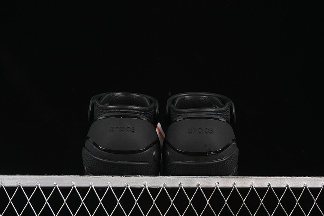 Crocs [CROCS BUBBLE CRUSH REFLECTOR CLASSIC SIMPLE CASUAL BEACH HOLE SLIPPERS SANDALS BLACK]-[34-40] - Image 8