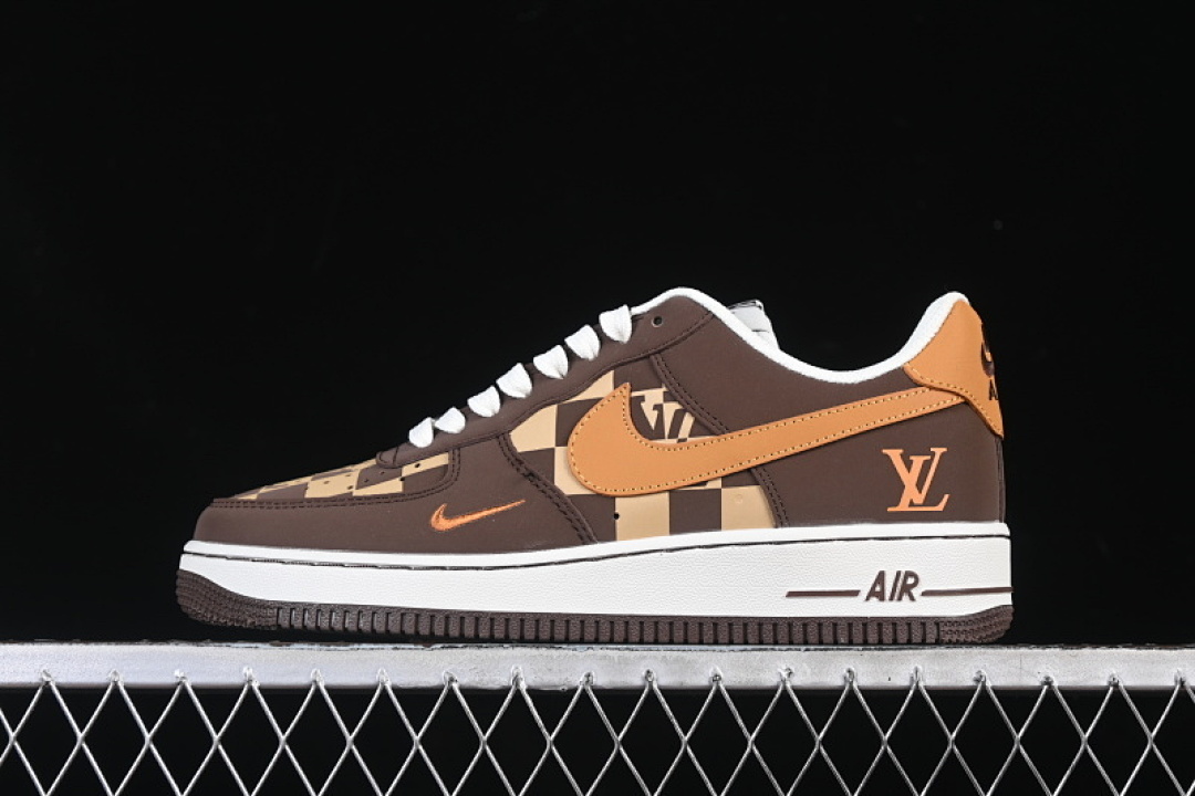Nike Nike AIR FORCE 1 07 LOW BROWN/WHITE · NH0601-576, photo 1