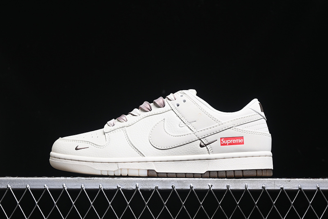Jordan [BB8675-113]-[SB DUNK LOW SUPREME WHITE/BROWN]-[WOMAN:36-39]-[MAN:40-45], photo 1