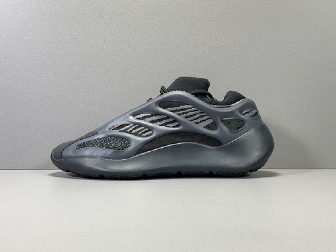 On Running Adidas OG YEEZY BOOST 700 V3 ALVAH ALVAH/ALVAH/ALVAH · H67799, photo 1